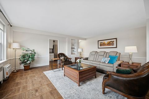 Tiny photo for 1585 Ridge Avenue #611, Evanston, IL 60201 (MLS # 12574276)