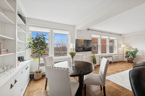 Tiny photo for 1585 Ridge Avenue #611, Evanston, IL 60201 (MLS # 12574276)