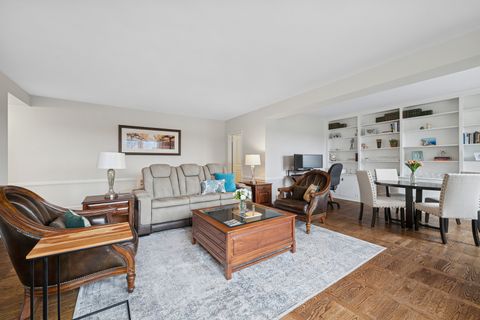 Tiny photo for 1585 Ridge Avenue #611, Evanston, IL 60201 (MLS # 12574276)