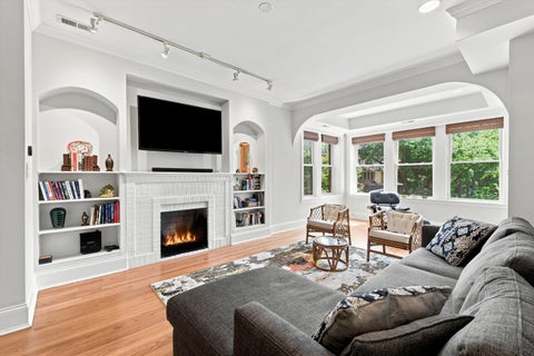 Tiny photo for 1330 W Bryn Mawr Avenue #2, Chicago, IL 60660 (MLS # 12736335)