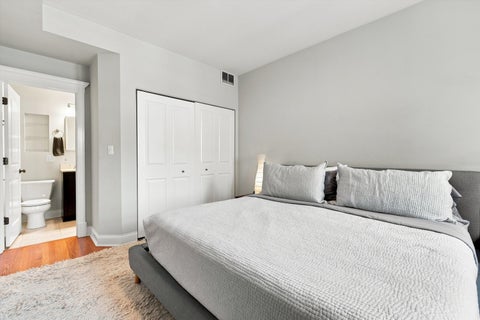 Tiny photo for 1330 W Bryn Mawr Avenue #2, Chicago, IL 60660 (MLS # 12736335)