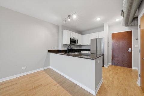 Tiny photo for 1610 W Fullerton Avenue #403, Chicago, IL 60614 (MLS # 12743486)
