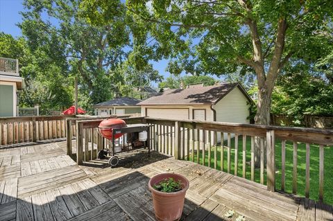 Tiny photo for 723 Wesley Avenue, Oak Park, IL 60304 (MLS # 12474236)