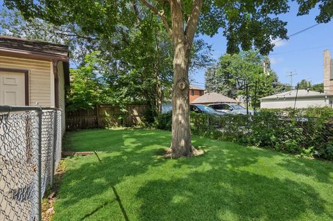 Tiny photo for 723 Wesley Avenue, Oak Park, IL 60304 (MLS # 12474236)