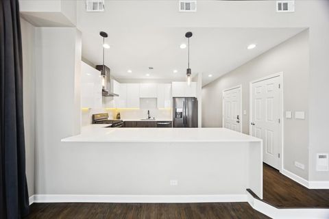 Tiny photo for 1600 N New England Avenue #4, Chicago, IL 60707 (MLS # 12431435)