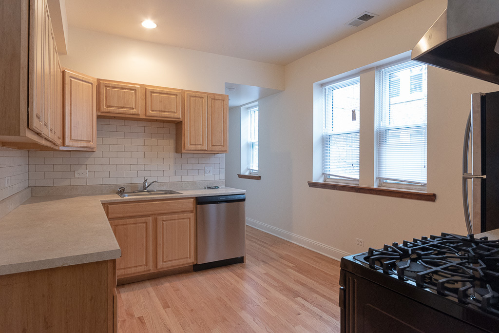 4454 N Sheridan Road 2