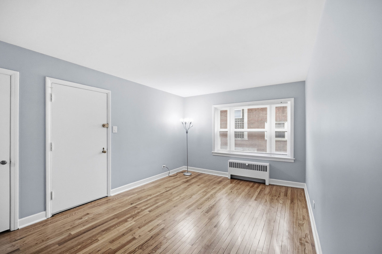 7524 N Ridge Boulevard 2W