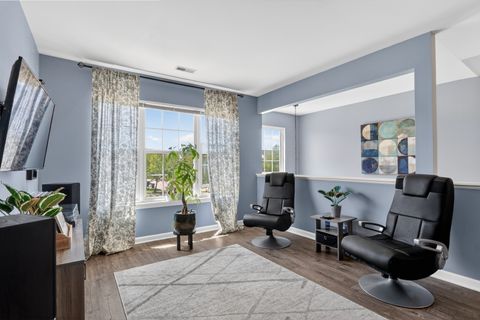 Tiny photo for 563 Willow Way #563, Lindenhurst, IL 60046 (MLS # 12647452)
