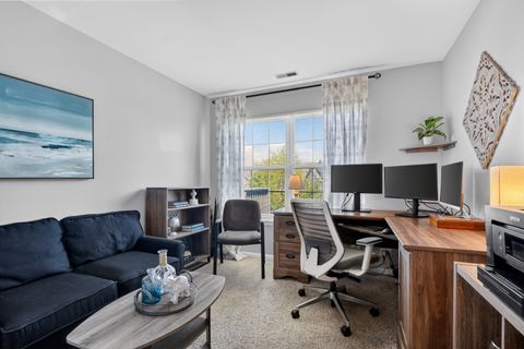 Tiny photo for 563 Willow Way #563, Lindenhurst, IL 60046 (MLS # 12647452)