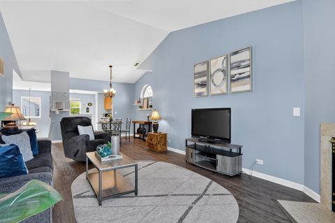Tiny photo for 563 Willow Way #563, Lindenhurst, IL 60046 (MLS # 12647452)