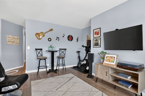 Tiny photo for 563 Willow Way #563, Lindenhurst, IL 60046 (MLS # 12647452)
