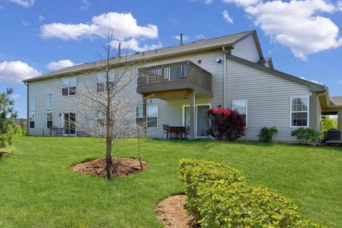 Tiny photo for 563 Willow Way #563, Lindenhurst, IL 60046 (MLS # 12647452)