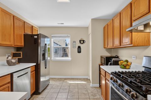 Tiny photo for 563 Willow Way #563, Lindenhurst, IL 60046 (MLS # 12647452)