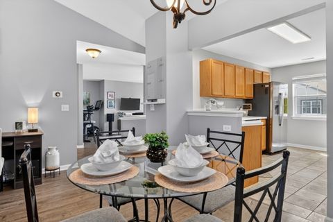 Tiny photo for 563 Willow Way #563, Lindenhurst, IL 60046 (MLS # 12647452)