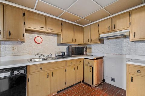 Tiny photo for 9620 W Higgins Road #2D, Rosemont, IL 60018 (MLS # 12622558)