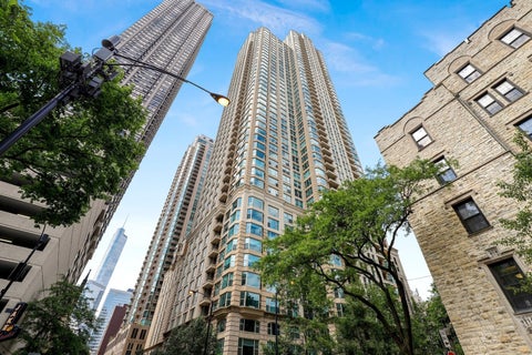 Photo of 25 E Superior Street #1006, Chicago, IL 60611 (MLS # 12749807)