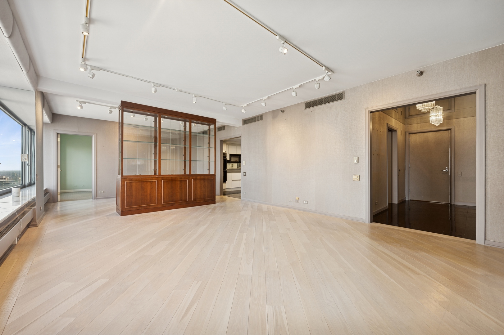 161 E Chicago Avenue 32H