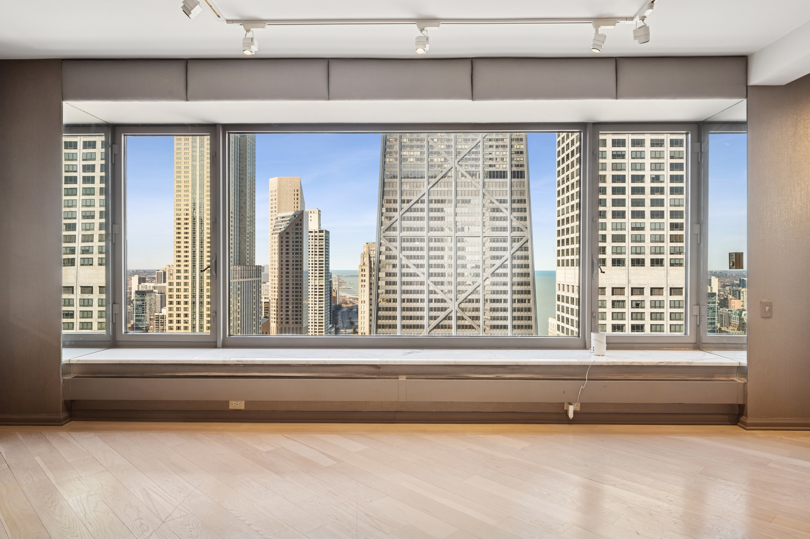161 E Chicago Avenue 32H