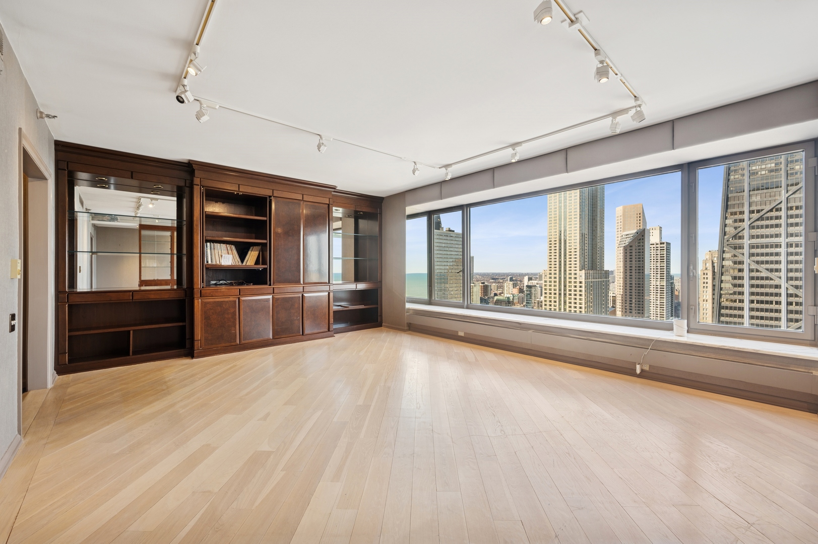 161 E Chicago Avenue 32H