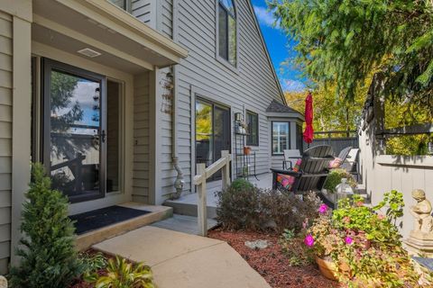 Tiny photo for 868 Longmeadow Court, Lake Barrington, IL 60010 (MLS # 12548100)