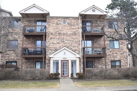 Photo of 2243 W Nichols Road #31B, Arlington Heights, IL 60004 (MLS # 12582357)