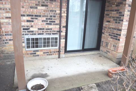 Tiny photo for 2243 W Nichols Road #31B, Arlington Heights, IL 60004 (MLS # 12582357)