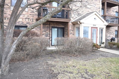 Tiny photo for 2243 W Nichols Road #31B, Arlington Heights, IL 60004 (MLS # 12582357)