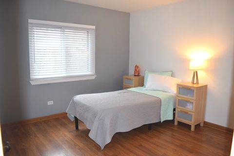 Tiny photo for 2243 W Nichols Road #31B, Arlington Heights, IL 60004 (MLS # 12582357)