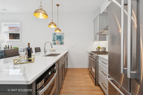 Tiny photo for 847 W Ainslie Street #3E, Chicago, IL 60640 (MLS # 12496882)