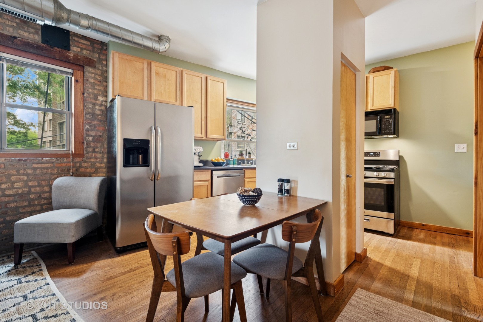 1225 W Greenleaf Avenue 2E
