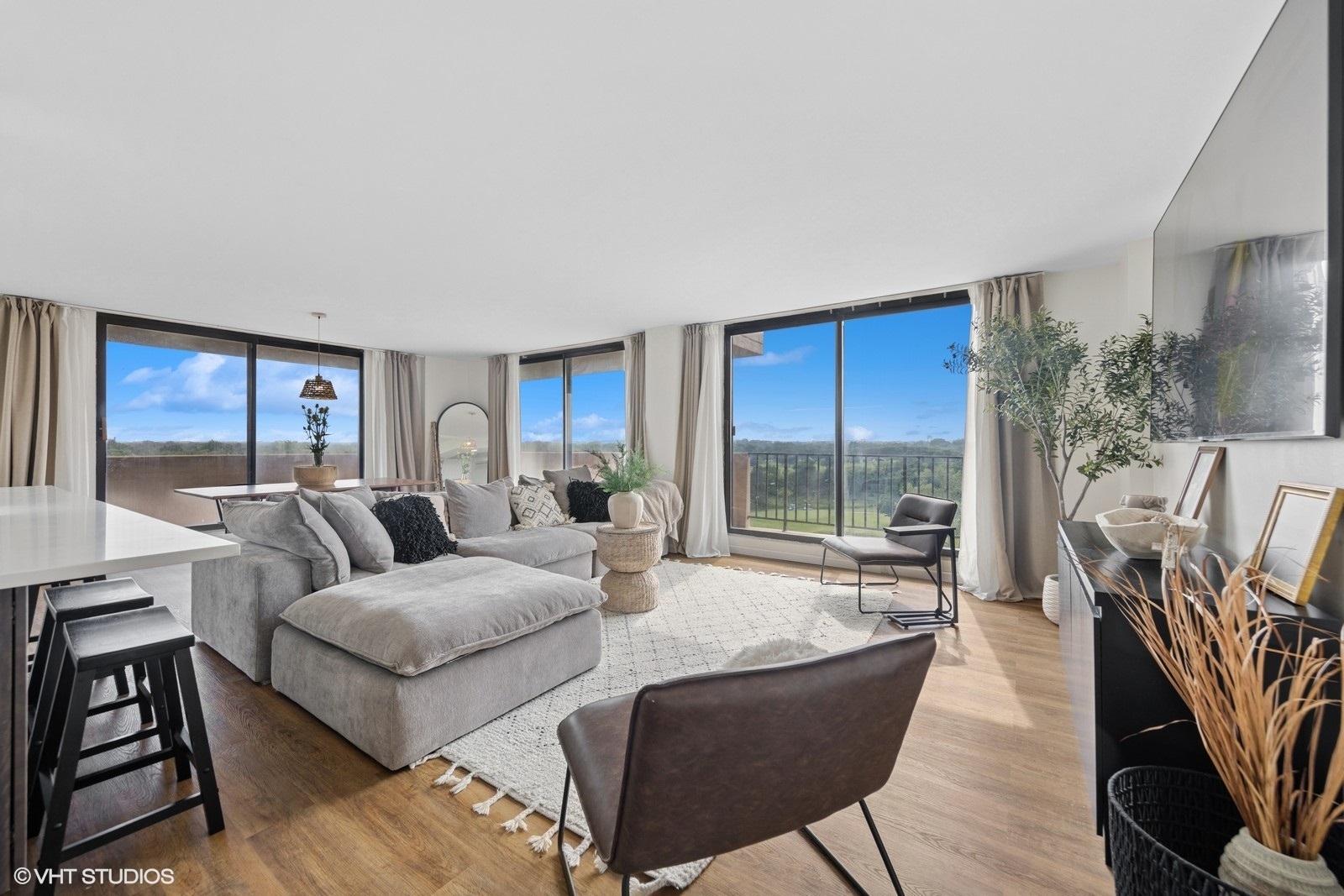 465 W Dominion Drive 709