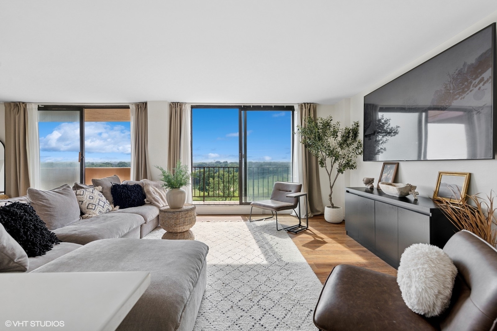 465 W Dominion Drive 709