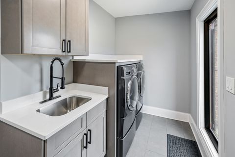 Tiny photo for 2712 W Sunnyside Avenue, Chicago, IL 60625 (MLS # 12584477)