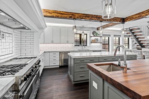 Tiny photo for 2712 W Sunnyside Avenue, Chicago, IL 60625 (MLS # 12584477)