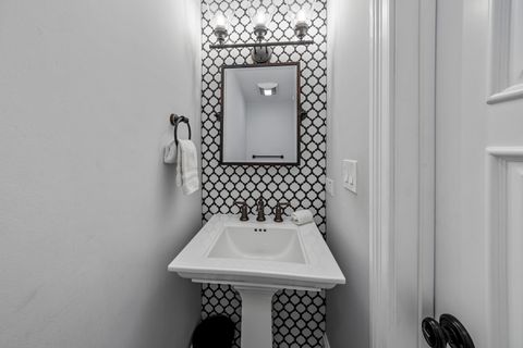 Tiny photo for 2712 W Sunnyside Avenue, Chicago, IL 60625 (MLS # 12584477)