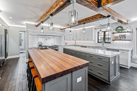 Tiny photo for 2712 W Sunnyside Avenue, Chicago, IL 60625 (MLS # 12584477)