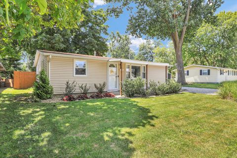 Tiny photo for 901 E Fairview Drive, Tuscola, IL 61953 (MLS # 12709824)
