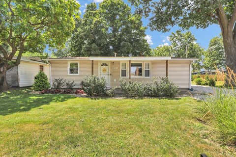 Photo of 901 E Fairview Drive, Tuscola, IL 61953 (MLS # 12709824)