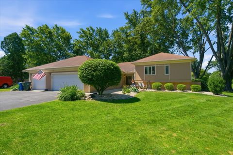 Photo of 22 Plum Court, Sleepy Hollow, IL 60118 (MLS # 12684580)