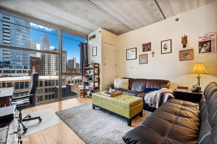 630 N FRANKLIN Street 1004