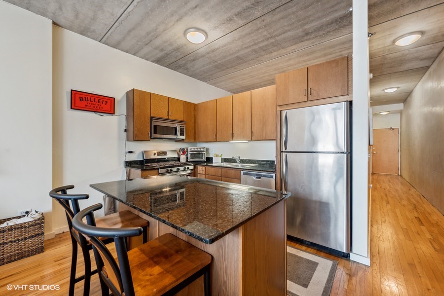 630 N FRANKLIN Street 1004