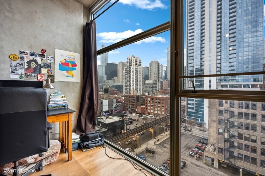 630 N FRANKLIN Street 1004