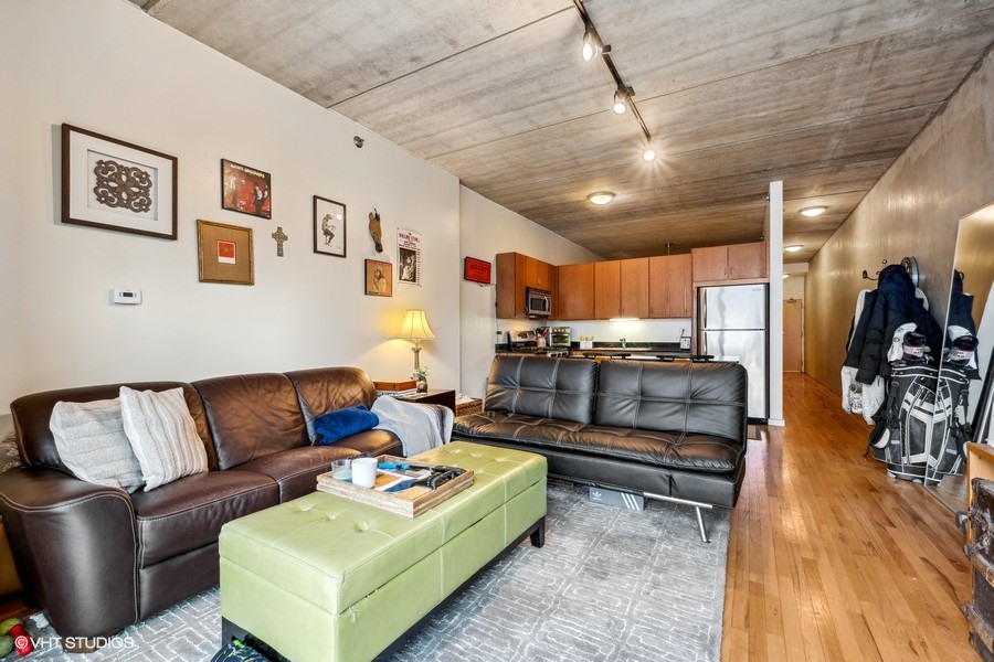 630 N FRANKLIN Street 1004