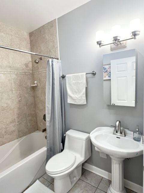 Tiny photo for 5321 N LINCOLN Avenue #2E, Chicago, IL 60625 (MLS # 12589162)