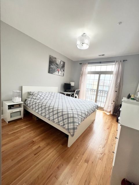 Tiny photo for 5321 N LINCOLN Avenue #2E, Chicago, IL 60625 (MLS # 12589162)