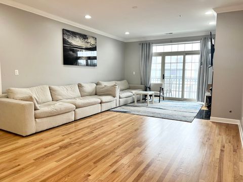 Tiny photo for 5321 N LINCOLN Avenue #2E, Chicago, IL 60625 (MLS # 12589162)