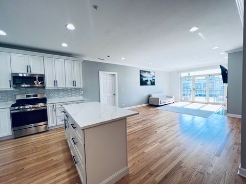 Tiny photo for 5321 N LINCOLN Avenue #2E, Chicago, IL 60625 (MLS # 12589162)