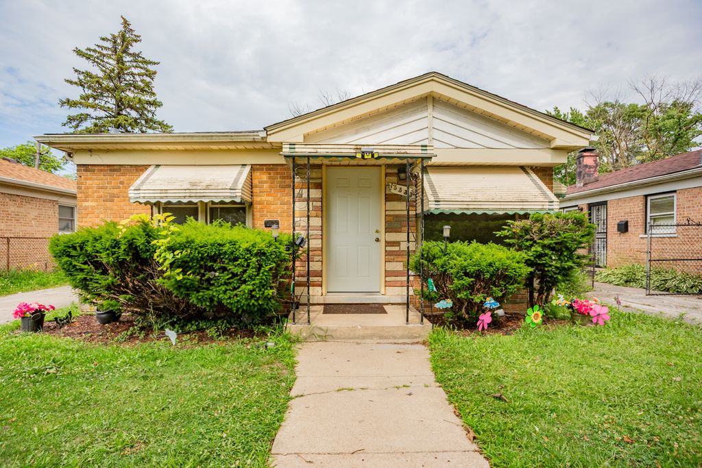 Photo for 15533 Vincennes Road, Phoenix, IL 60426 (MLS # 12415925)