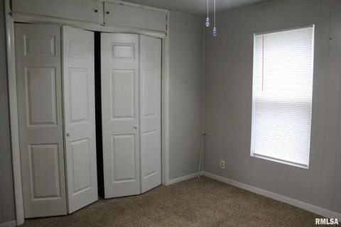 Tiny photo for 817 N 6TH Street, MtVernon, IL 62864 (MLS # EB460759)