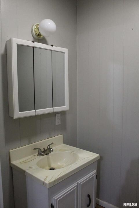 Tiny photo for 817 N 6TH Street, MtVernon, IL 62864 (MLS # EB460759)